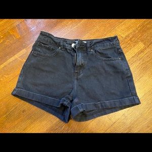 black pacsun mom jean shorts